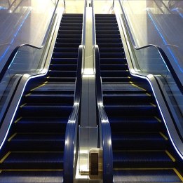 Escalator_in_Japan_(6394120847)